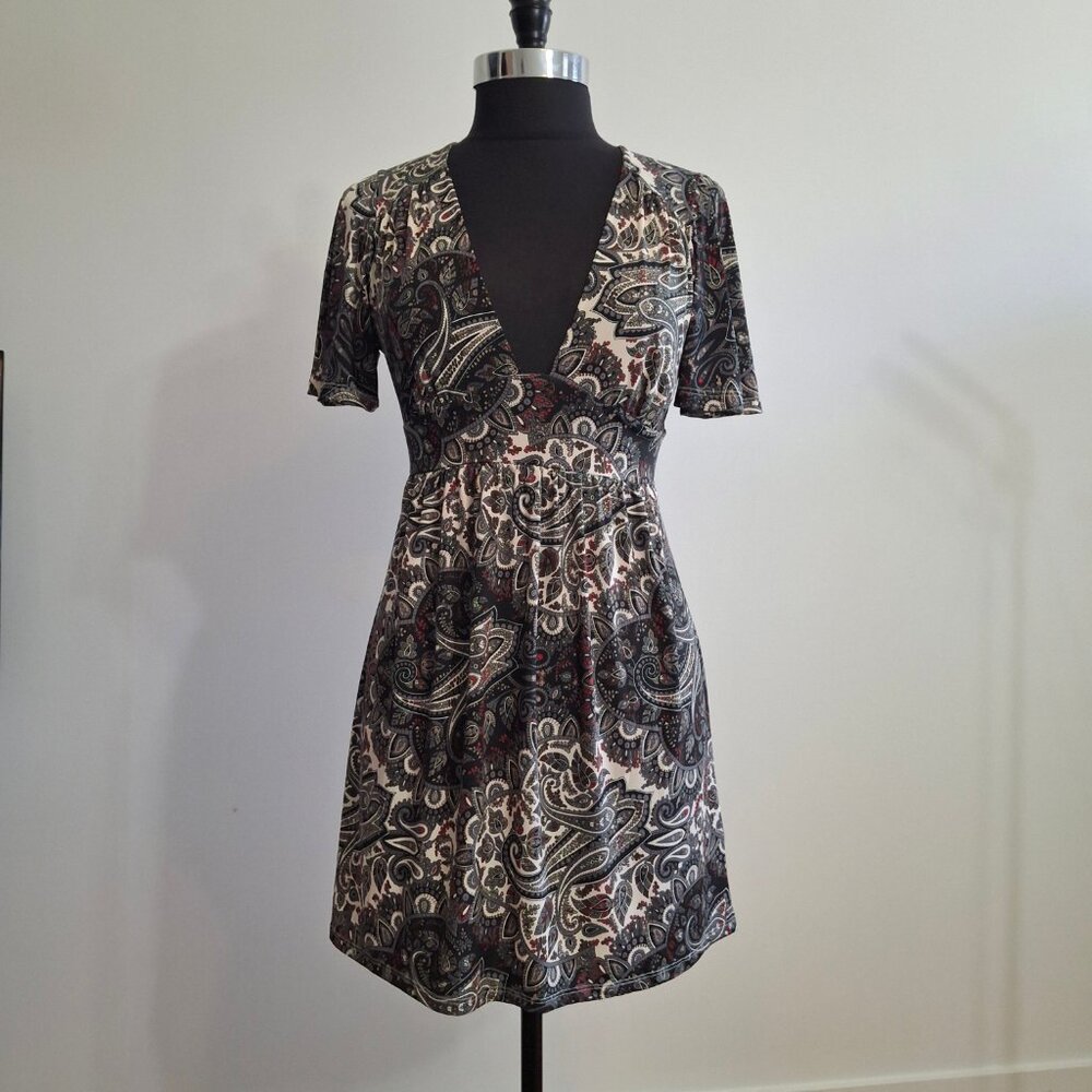 Eoote Grey Pailsley Empire Fit n Flare Mini Dress Size M Stretch Flutter Sleeves